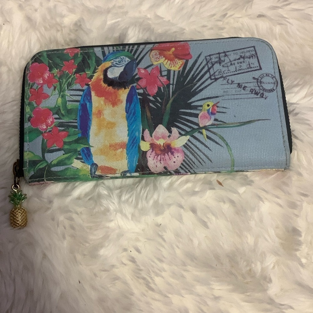 WALLET…FUN TROPICAL PINEAPPLE ZIPPER CLOSURE